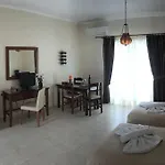 Royal Aparthotel 3*