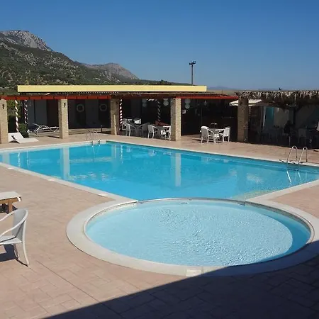 Kalloni Royal Aparthotel 3*